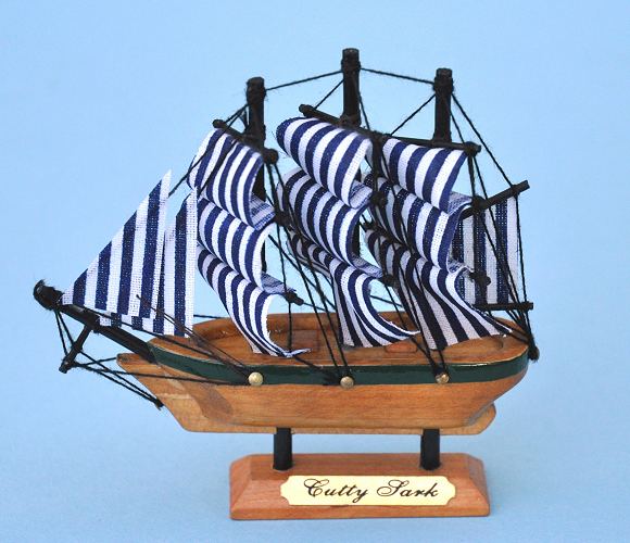 Cutty Sark Miniature Ships Model and Refrigerator Magnet